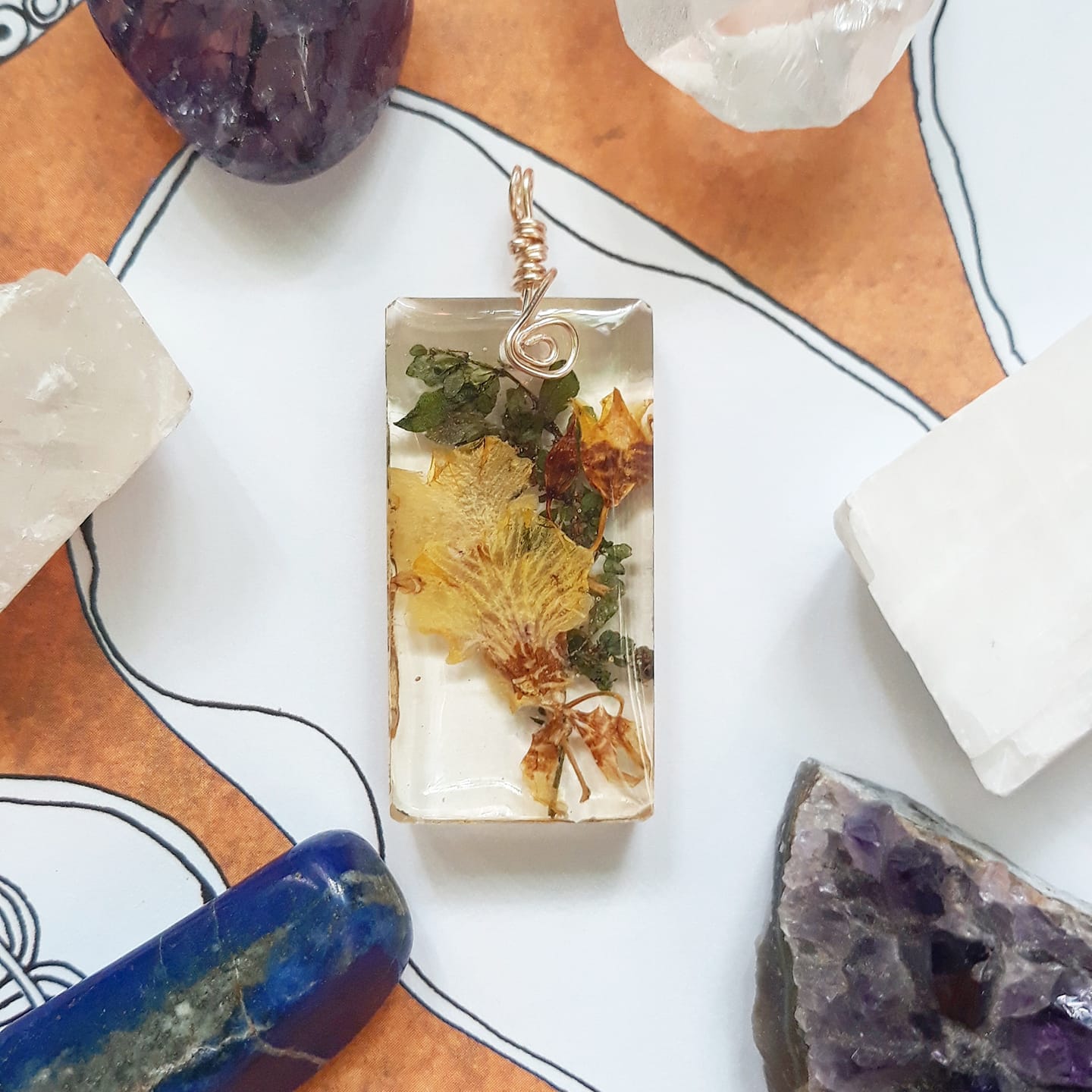 thefabulousscientist_resinpendant