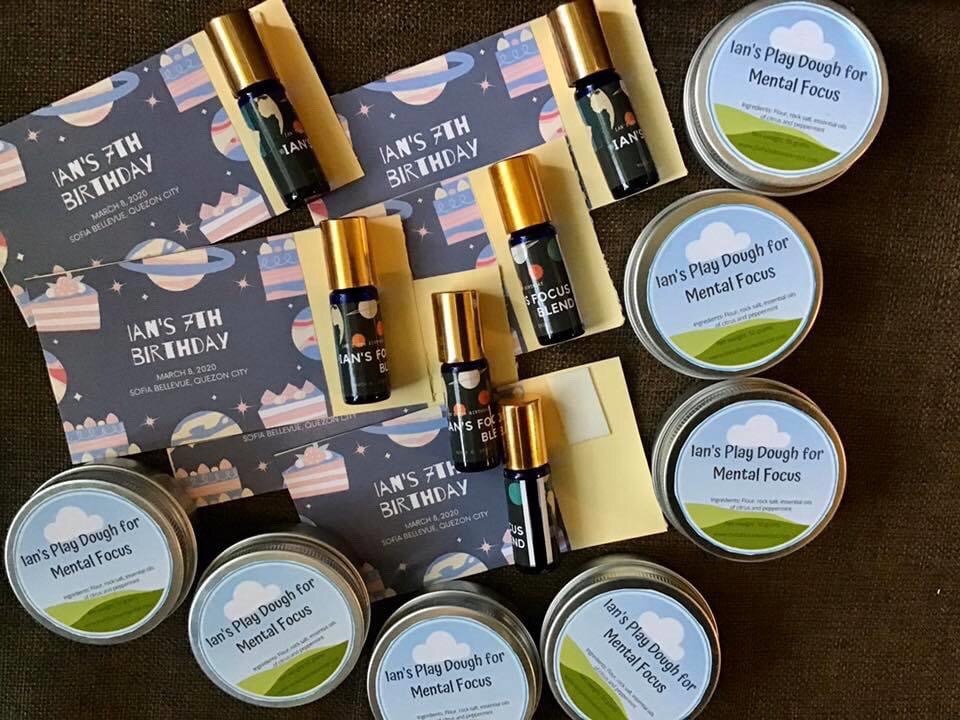 play dough in tin cans make perfect give away in parties