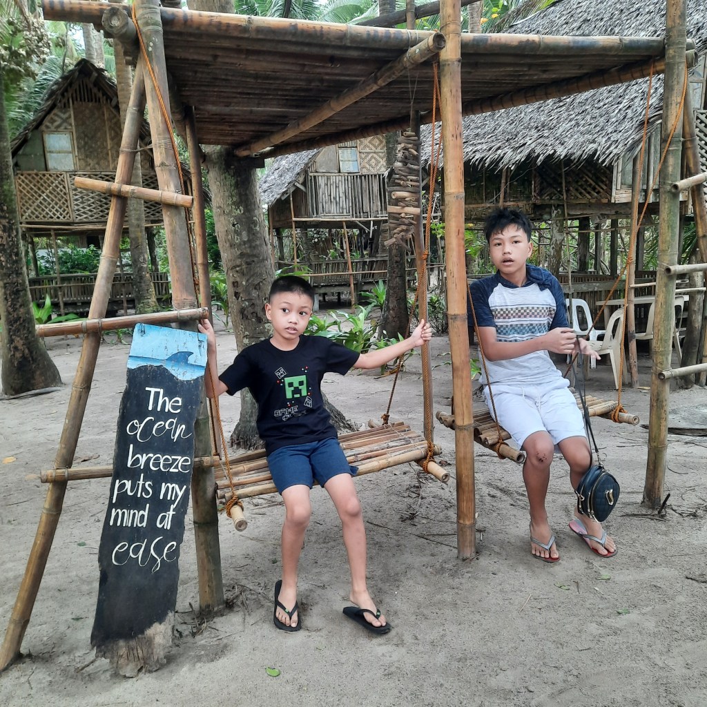 Lola Sayong surf camp